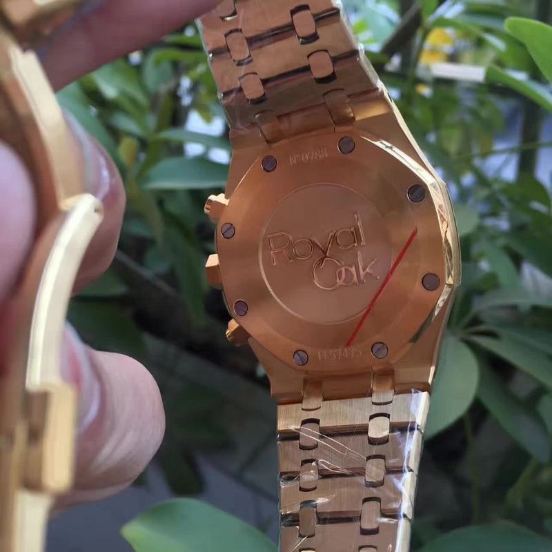 Audemars Piguet Royal Oak Chronograph – Gold & Black