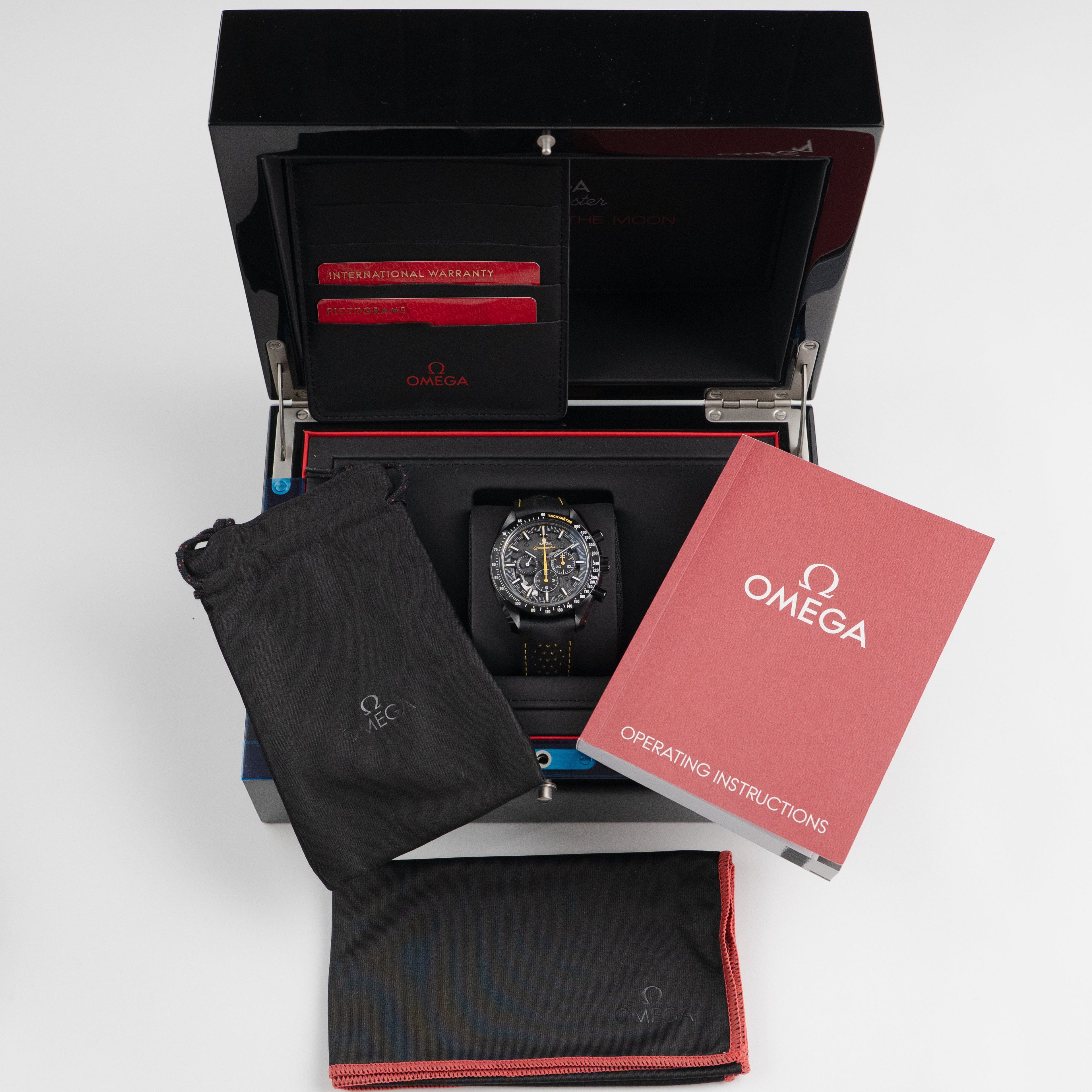 Omega Speedmaster 311.92.44.30.01.001 Dark Side of the Moon Apollo 8 Edition Black Ceramic Black Dial (2021)